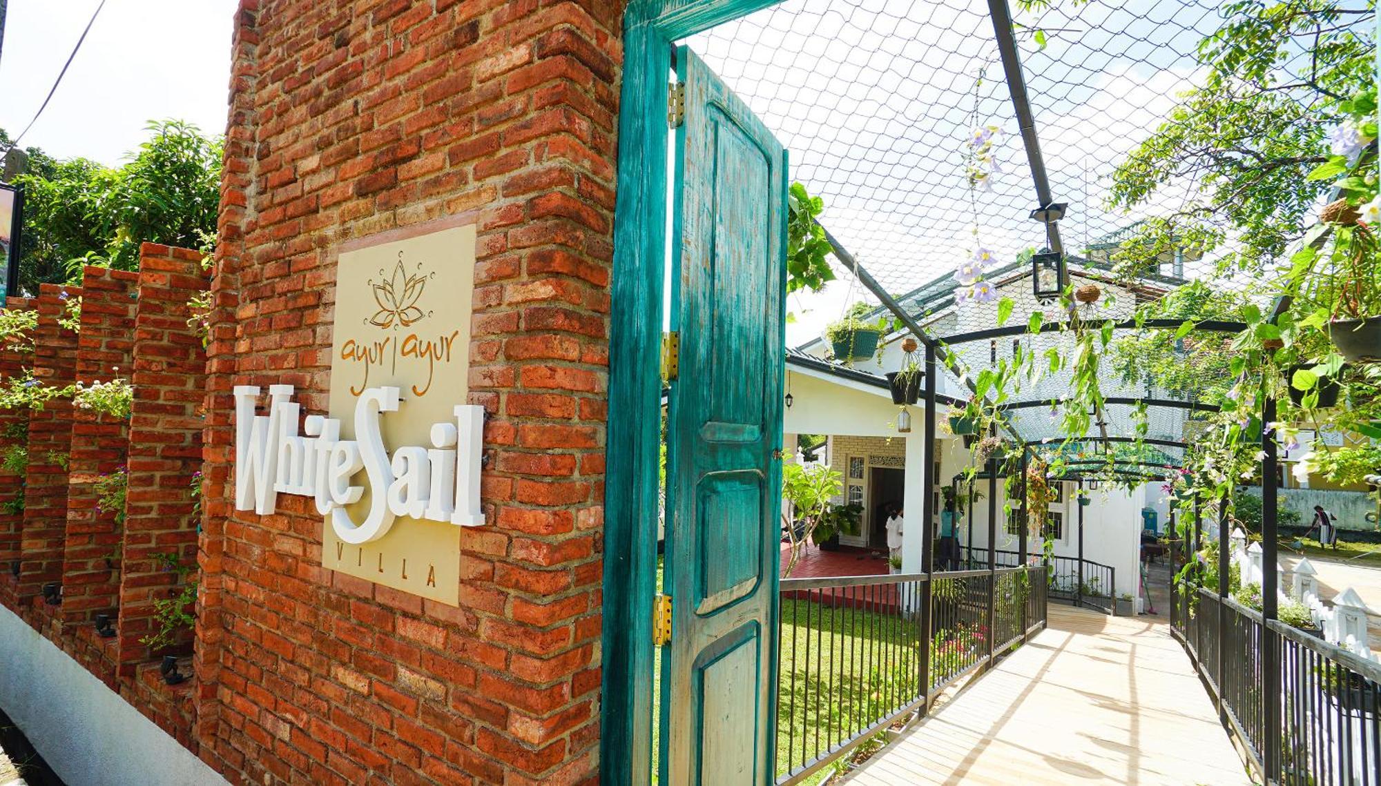 Ayur Ayur White Sail Villa Dalupotha Exterior foto
